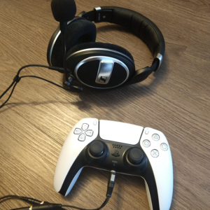 Can you use regular headphones on ps5?